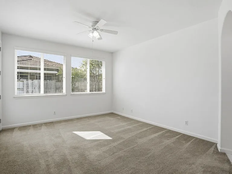 Main / Large Bedroom