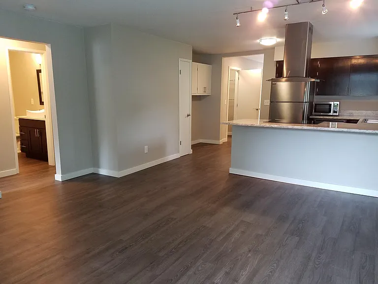 265 NE Alder St — Photo 6