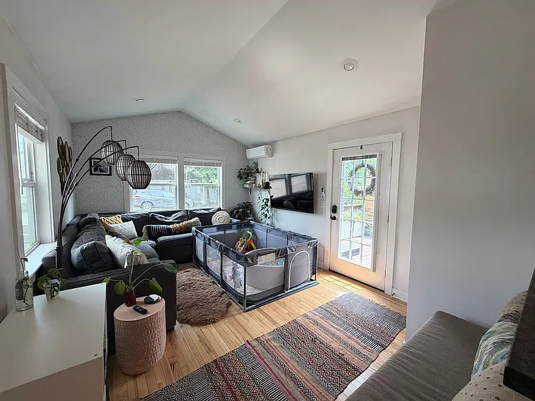 320 1/2 Meade Ave — Photo 10