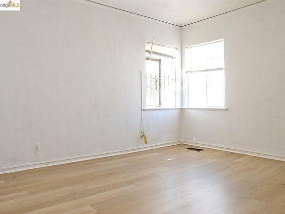 4th image of 2557 61st Ave