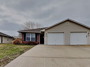 317 NW Woodbury Dr, Grain Valley, MO 64029