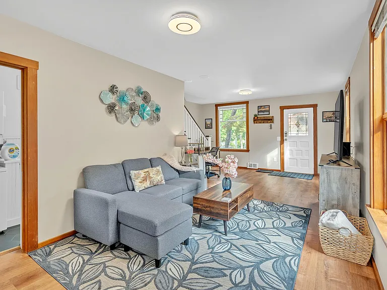 536 Bell St — Photo 11