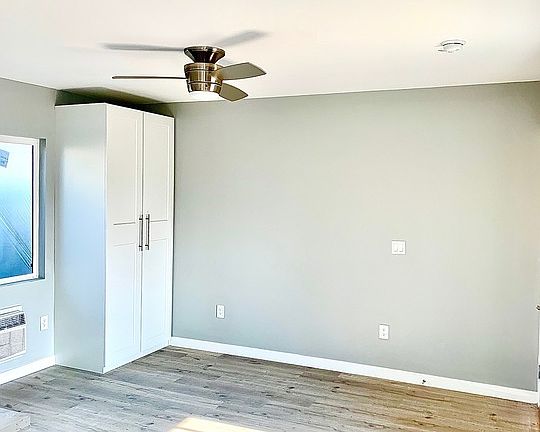 3rd image of 613 S Prairie Ave #13