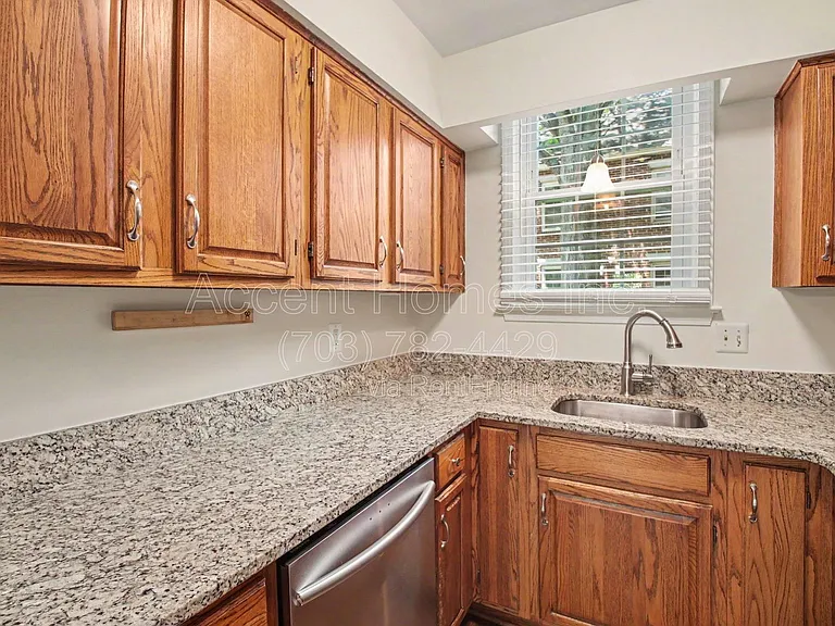 449 Old Town Ct — Photo 6