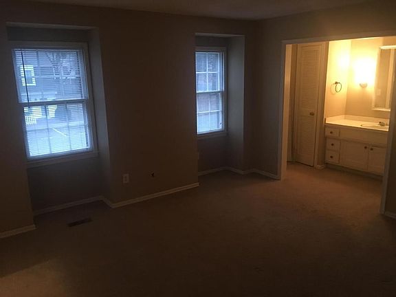 4th image of 3211 C Regents Park Ln