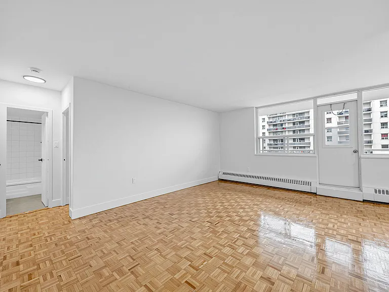 3950 Lawrence Ave E — Photo 11