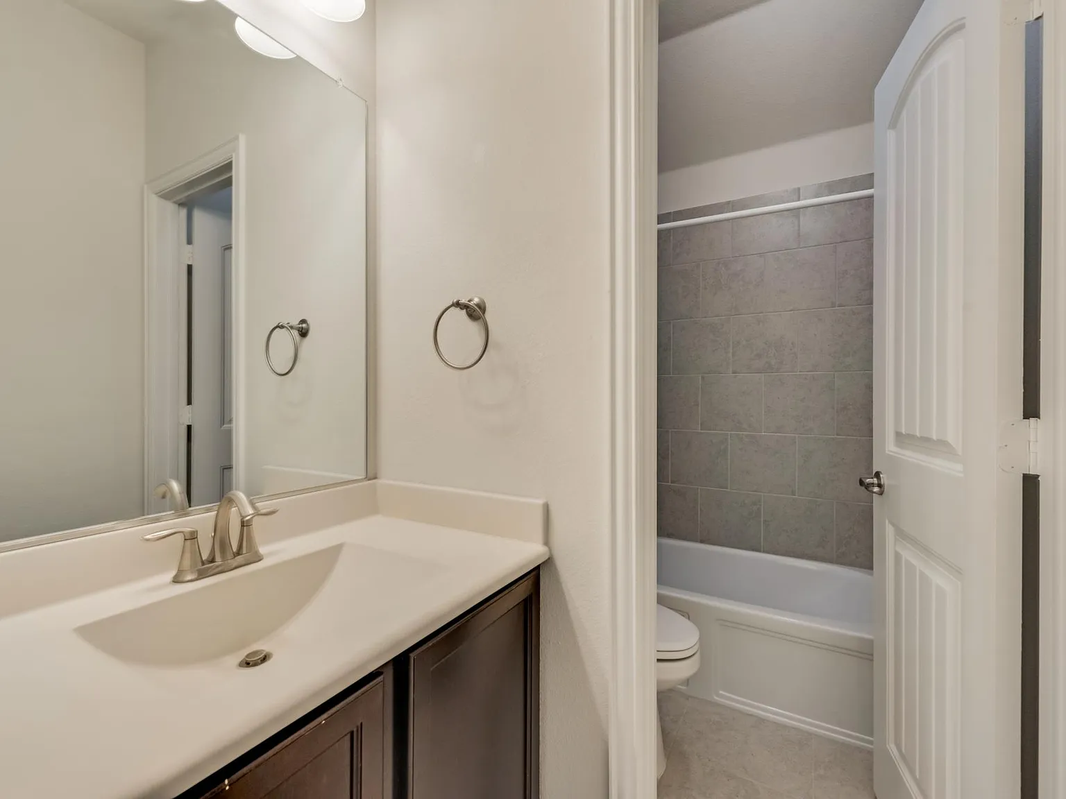 4 bed, 2.5 bath, 2126 sqft, $2,345 — Photo 4