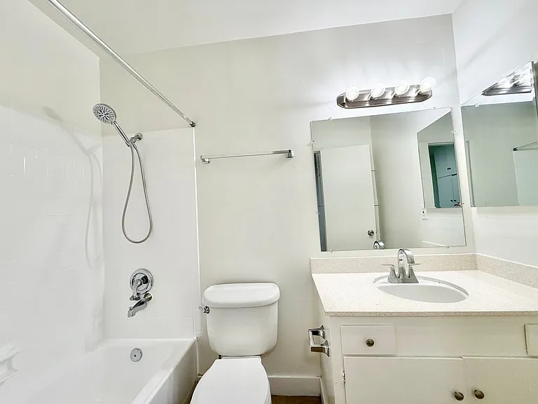 Garden Walk Apartments — Photo 44