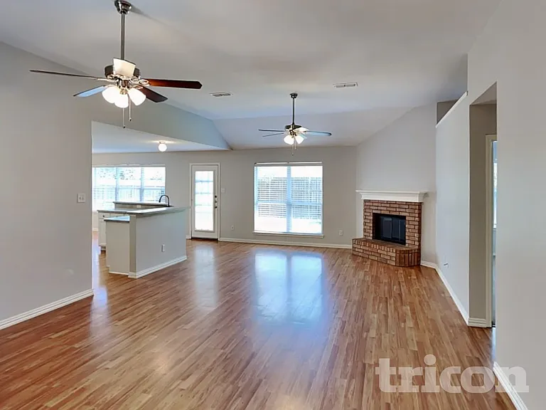 1012 Rachel St — Photo 2