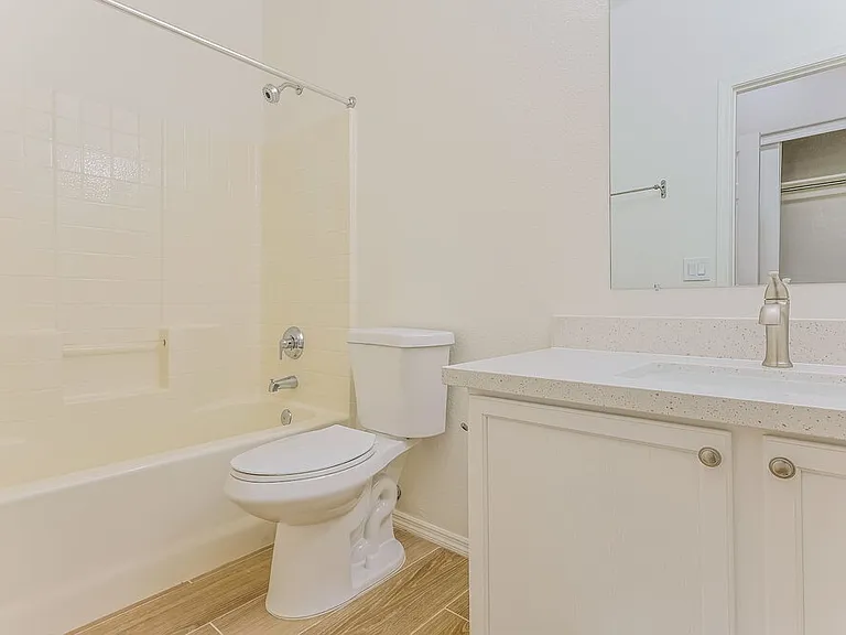 2741 N Kenton — Photo 18