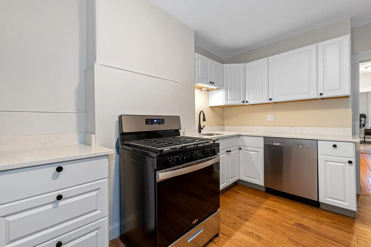 2 bed, 800 sqft, $3,500 — Photo 3