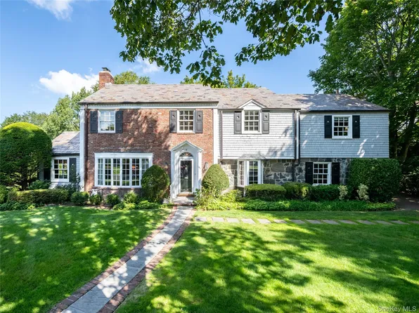 189 Trumbull Road, Manhasset, NY 11030