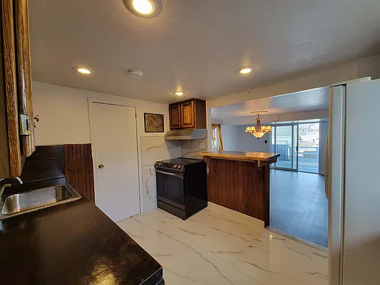 Rented by E Realty International Corp | media 6