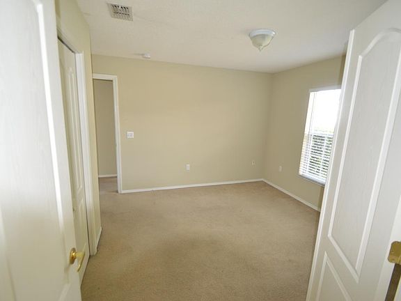 5th image of 709 Terranova Ave