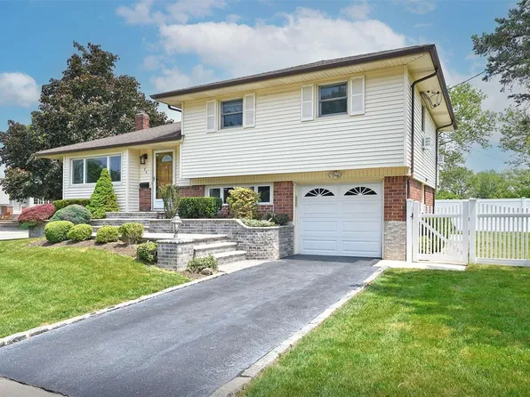 30 Meryll Place, Plainview, NY 11803