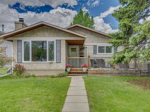 12019 S Canfield Grn SW, Calgary, AB T2W 1V3