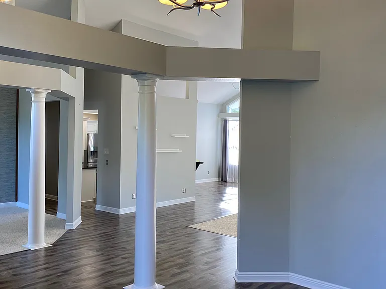 2204 Kettle Dr — Photo 2