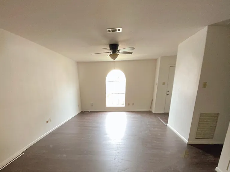 557 Georgetown St — Photo 3