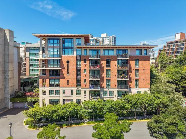 827 Fairfield Rd #205, Victoria, BC V8V 5B2