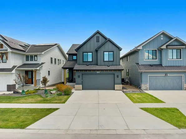 44 W Elderberry Way, Rocky View County, AB T3Z 0G3