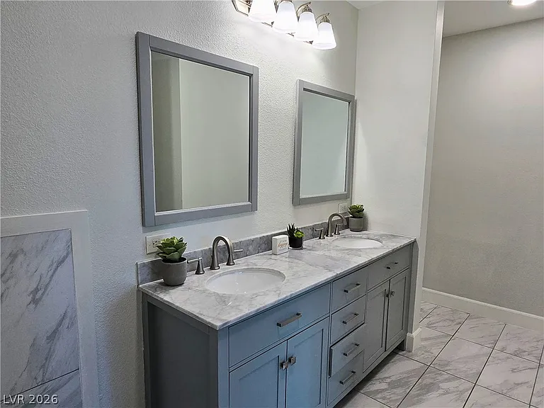 4525 Dean Martin Dr #503 — Photo 15