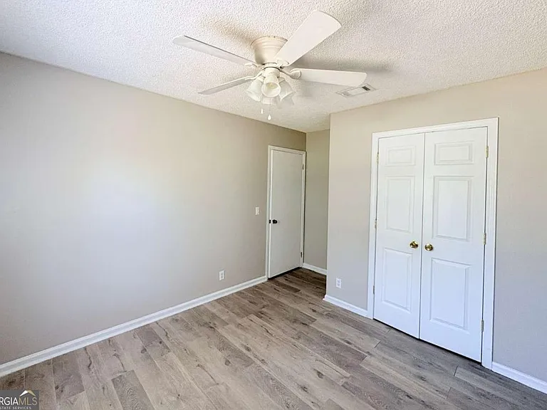 142 Woodvalley Ct — Photo 29
