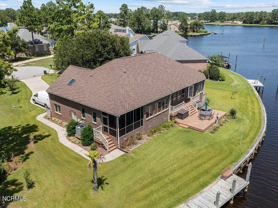 906 Diamond Ct