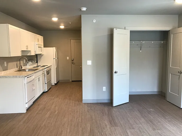 327 W Seneca — Photo 19