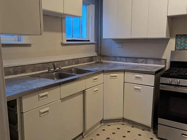 3907 Northwestern Pkwy. — Photo 6