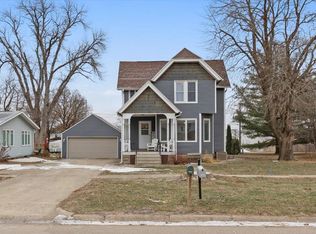 110 S Lubeck St, Holstein, IA 51025
