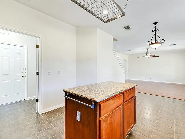 20308 Farm Pond Ln — Photo 6