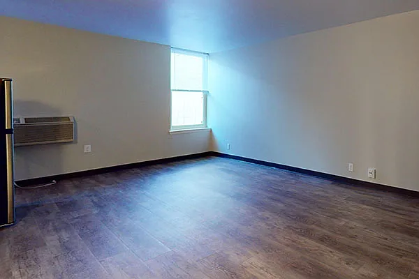 1040 E. Knapp St. — Photo 15