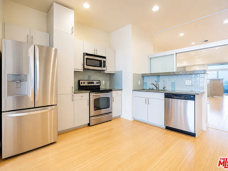3810 Wilshire Blvd #2003 — Photo 4