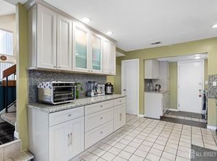 524 Westgate Dr, Edison, NJ 08820