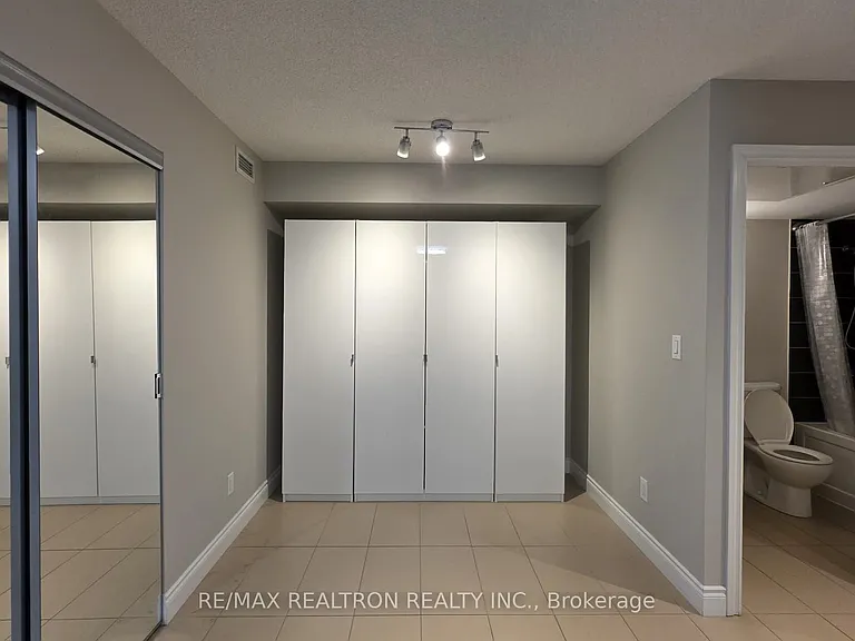 273 S Park Rd #501 — Photo 27