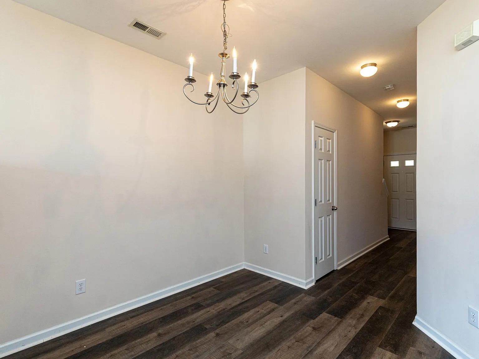 3 bed, 2.5 bath, 1470 sqft, $1,750 — Photo 4