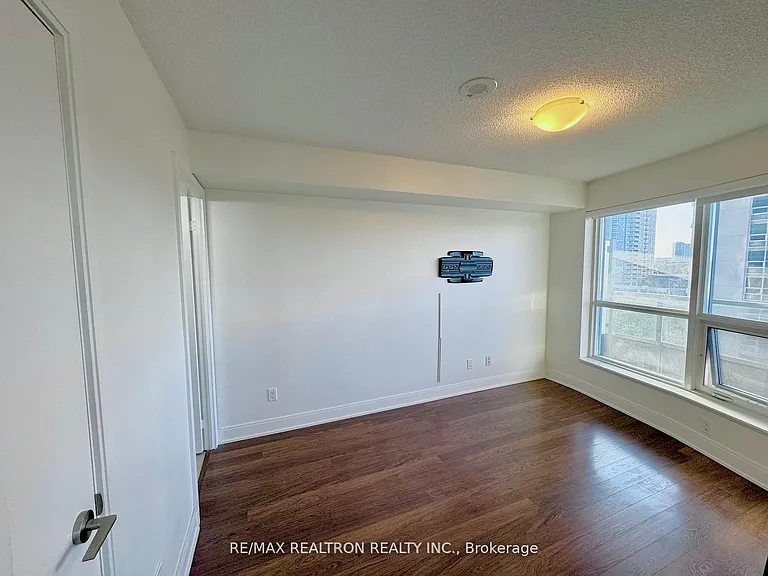 135 Village Green Sq #824 — Photo 12