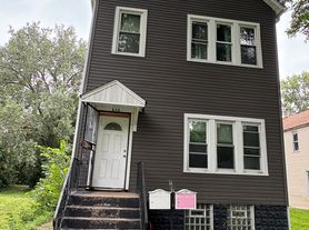 830 W 51st Pl, Chicago, IL