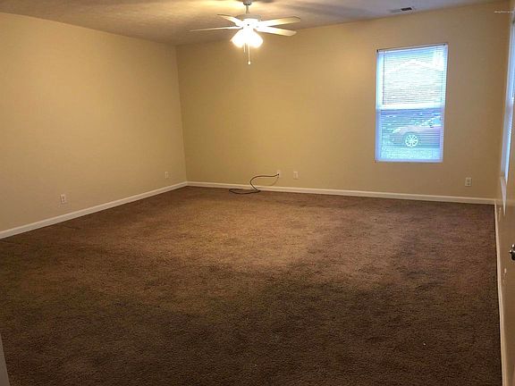 4th image of 211 Lakeshore Dr