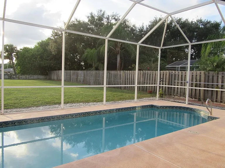 1804 Abbeyridge Dr — Photo 3