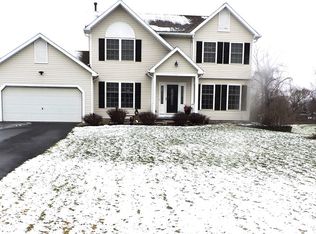 3 Scarlet Pine Cir, Brockport, NY 14420