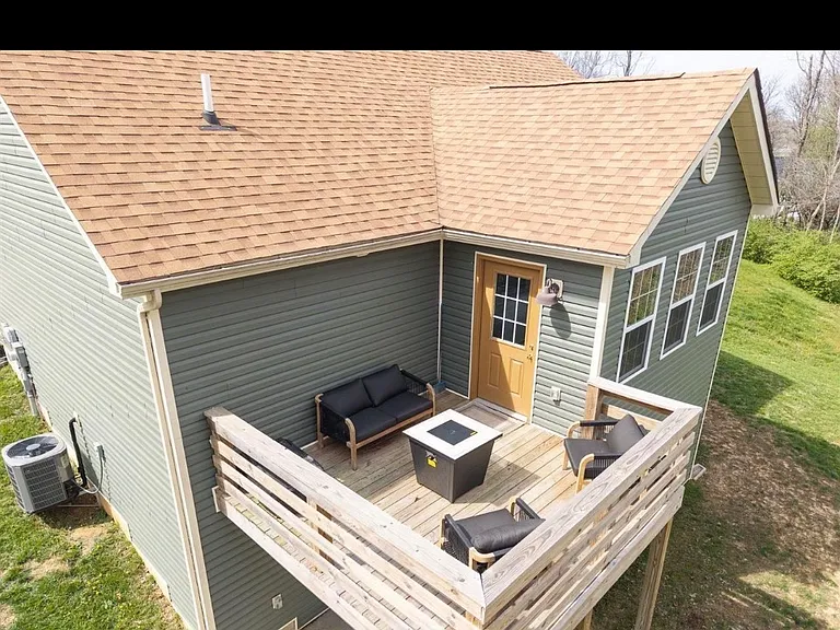 107 Walker Ct — Photo 15