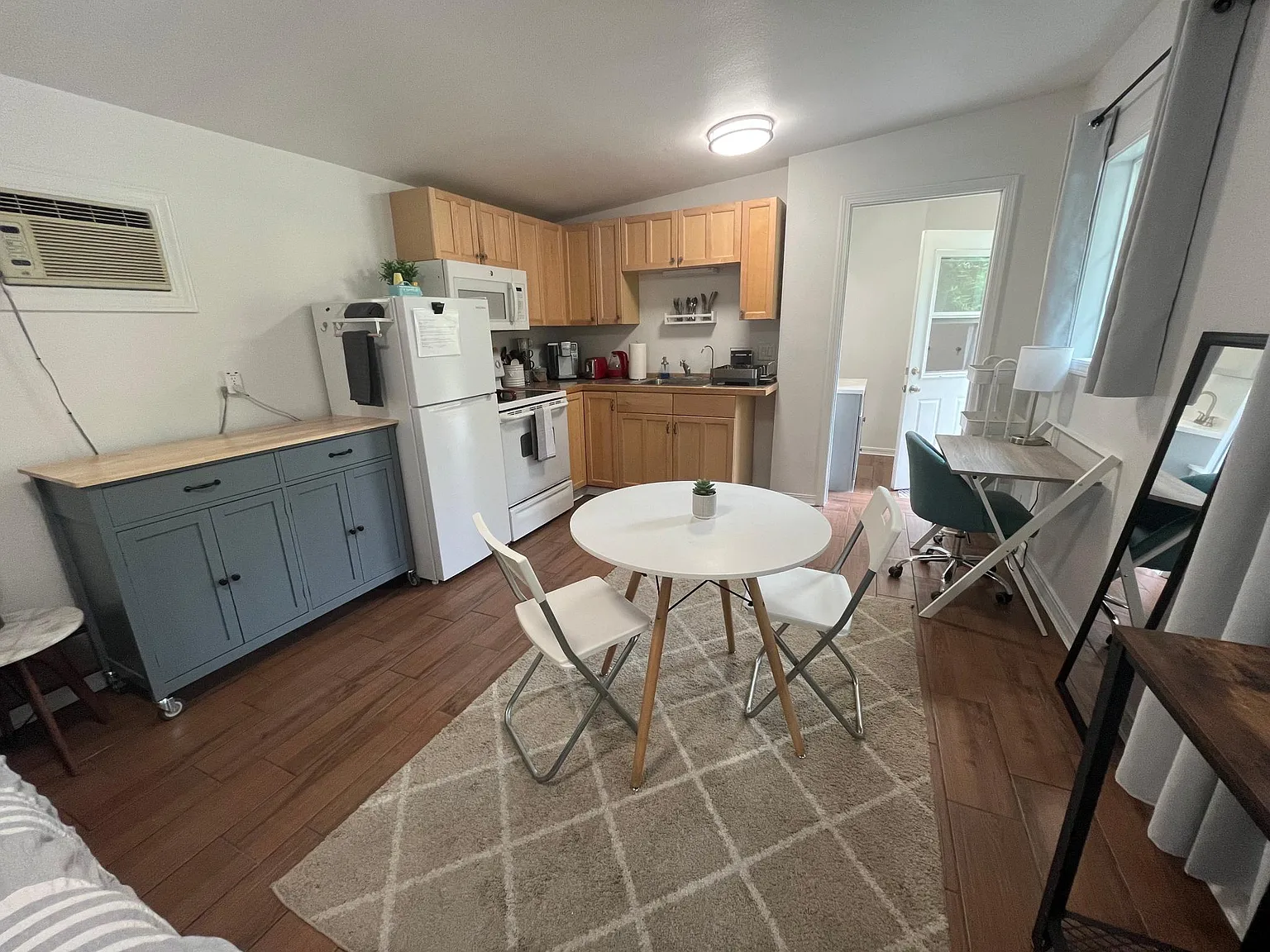 Studio, 400 sqft, $1,095 — Photo 1