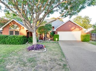 10249 Fieldcrest Dr, Benbrook, TX 76126