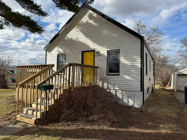 2208 Elizabeth Ave, Des Moines, IA 50317