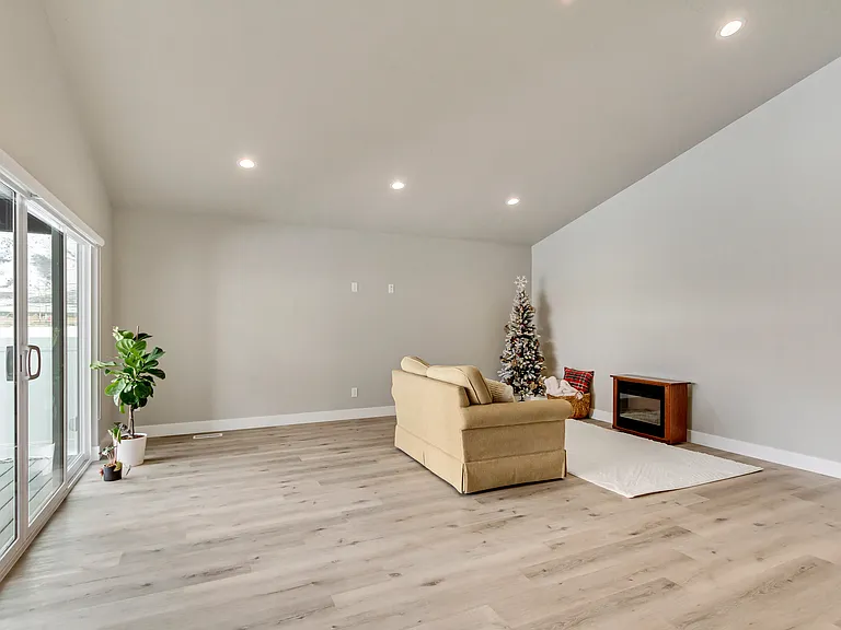 2299 E Woodbury Ln — Photo 17