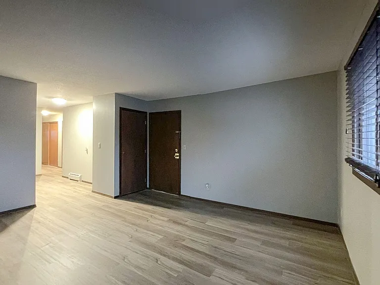Spacious 2 Bedroom Apartment — Photo 13