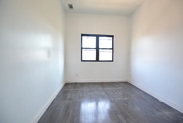 Rented by Rental Solutions Inc | media 44