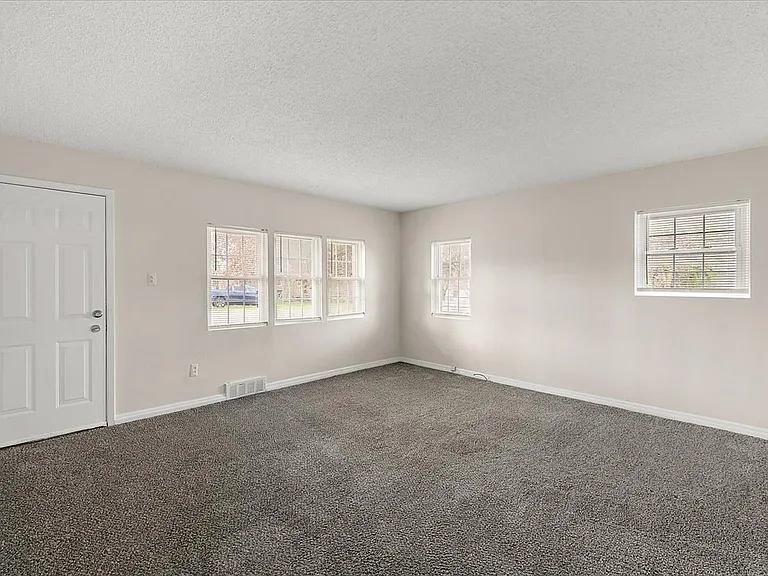 35711 Alfred St — Photo 32