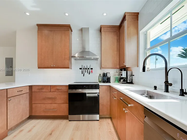 6356 SW 14th St — Photo 8